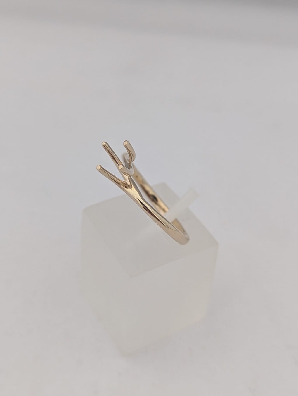 Valentino Ring Mounting 18kt White Gold (for a 0.60ct round diamond)