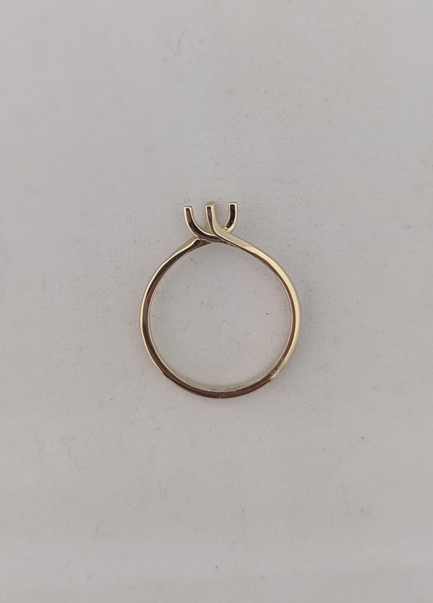 Valentino Ring Mounting 18kt White Gold (for a 0.40ct round diamond)