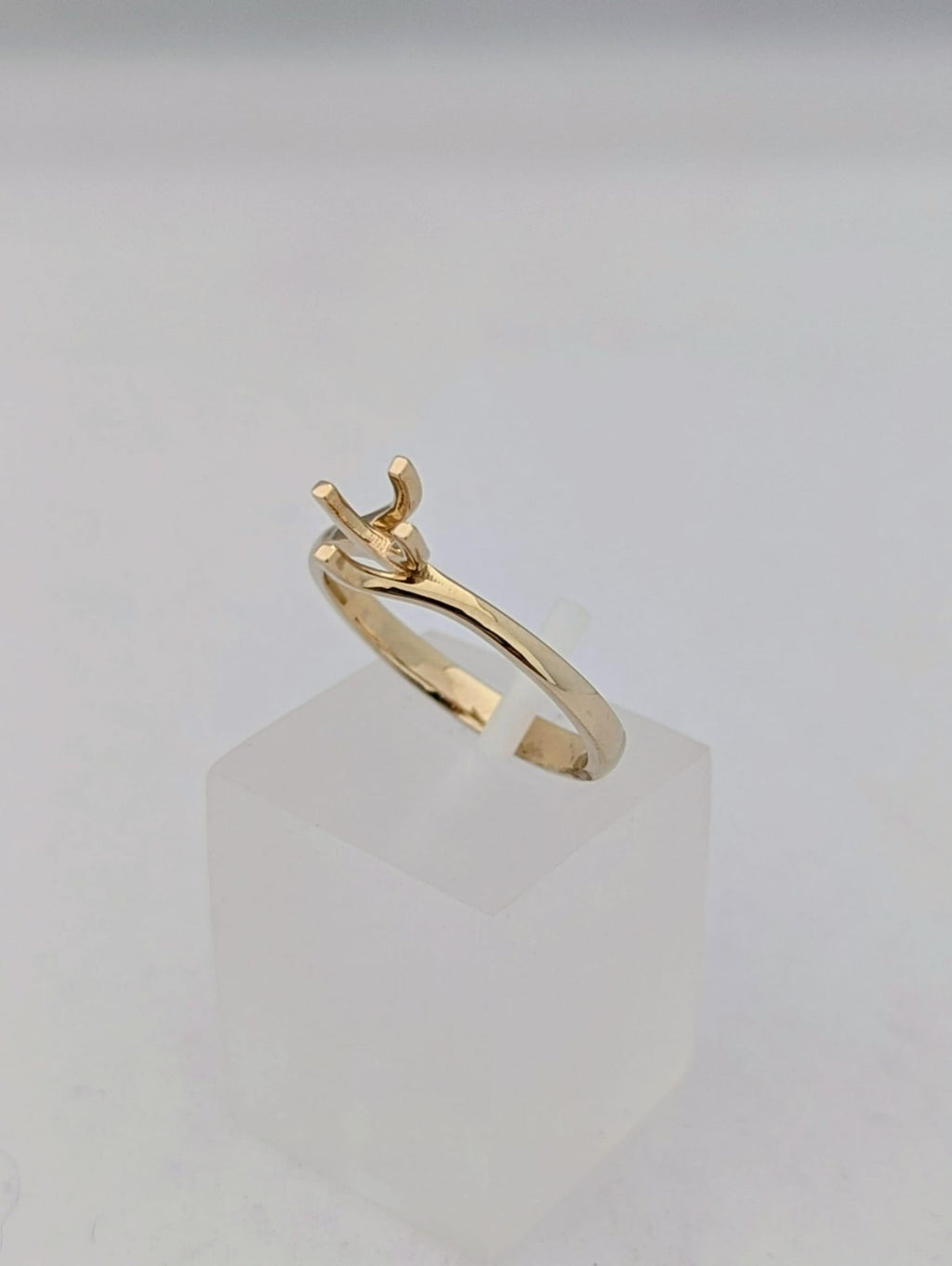 Valentino Ring Mounting 18kt White Gold (for a 0.40ct round diamond)