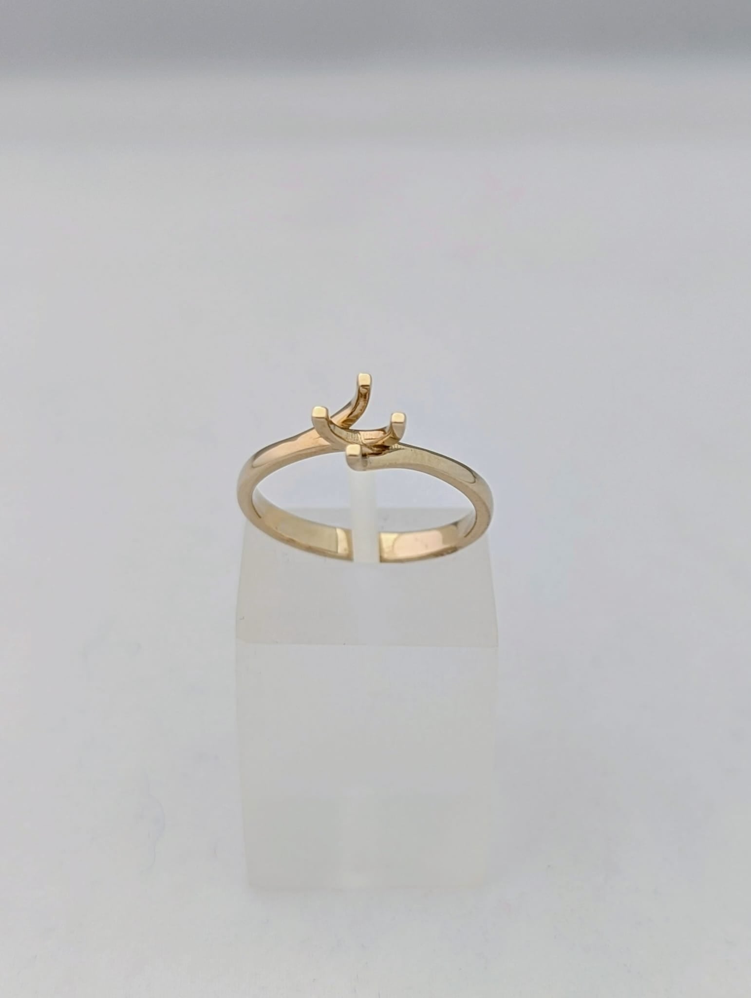 Valentino Ring Mounting 18kt White Gold (for a 0.40ct round diamond)