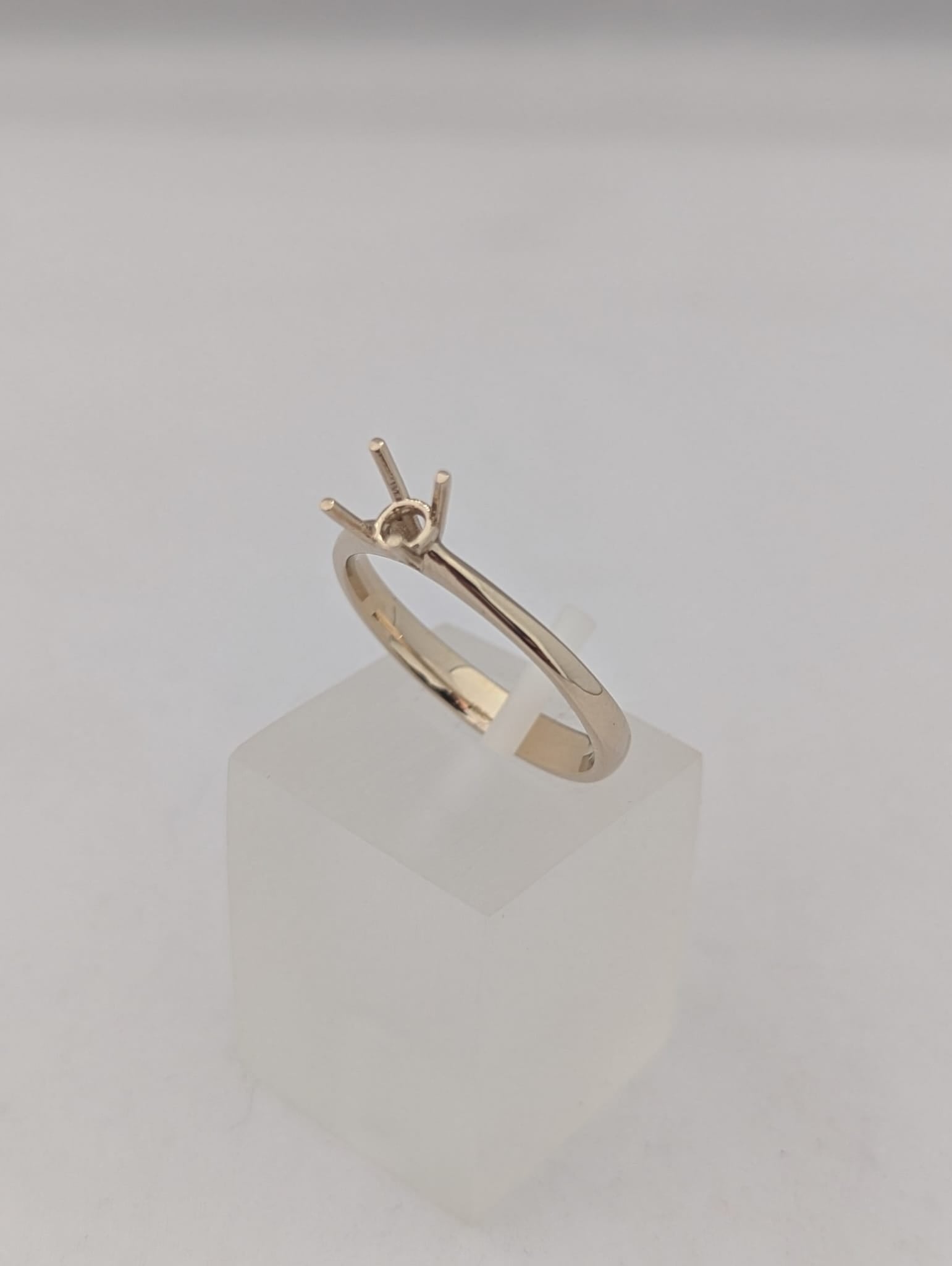 4 Prong Ring Mounting 18kt White Gold (for a 0.30ct round diamond)