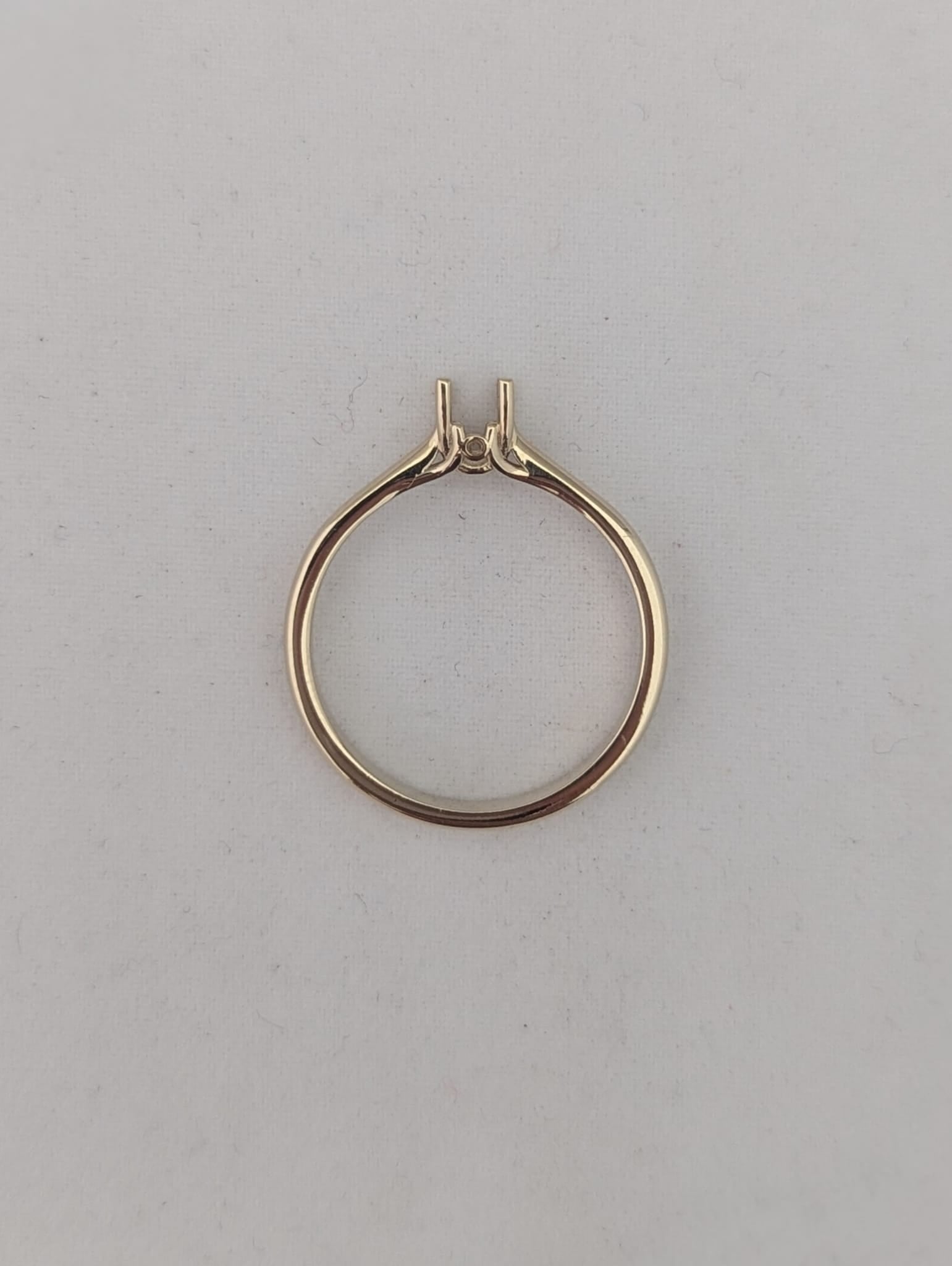 4 Prong (U) Ring Mounting 18kt White Gold (for a 0.30ct round diamond)