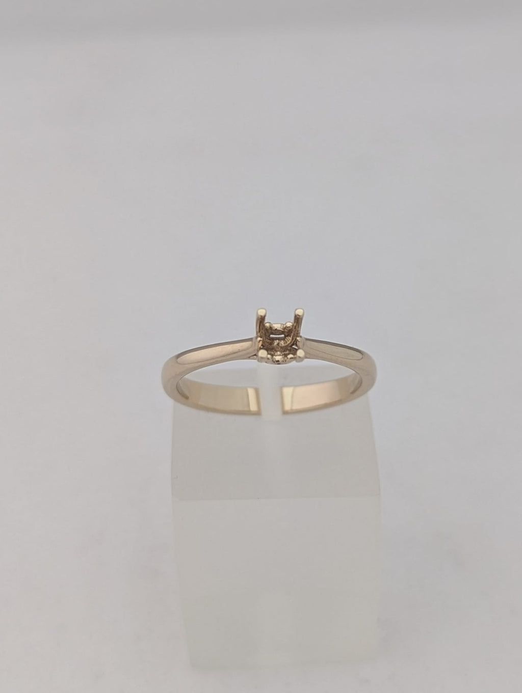 4 Prong (U) Ring Mounting 18kt White Gold (for a 0.30ct round diamond)