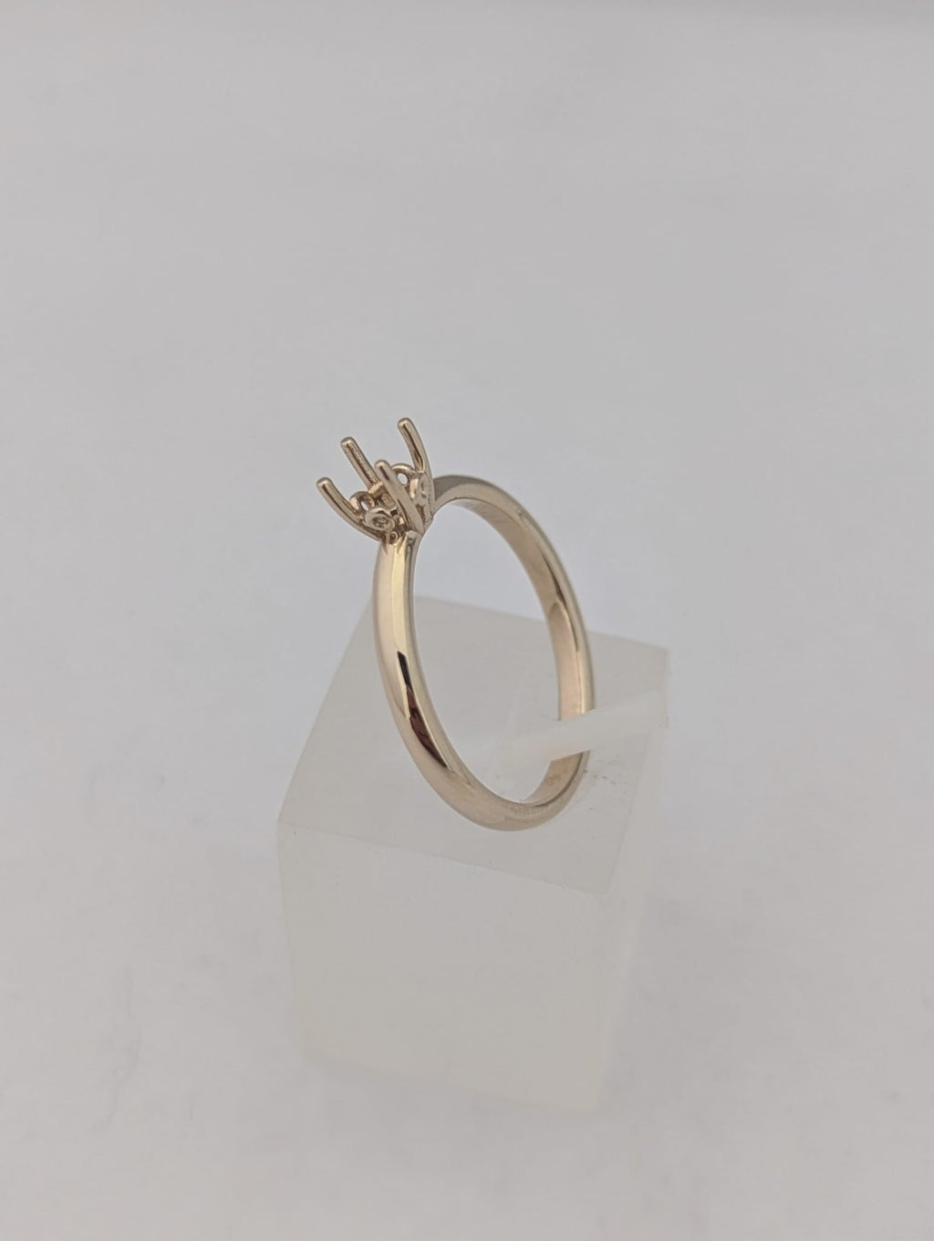 4 Prong Ring Mounting 18kt White Gold (for a 0.50ct round diamond)