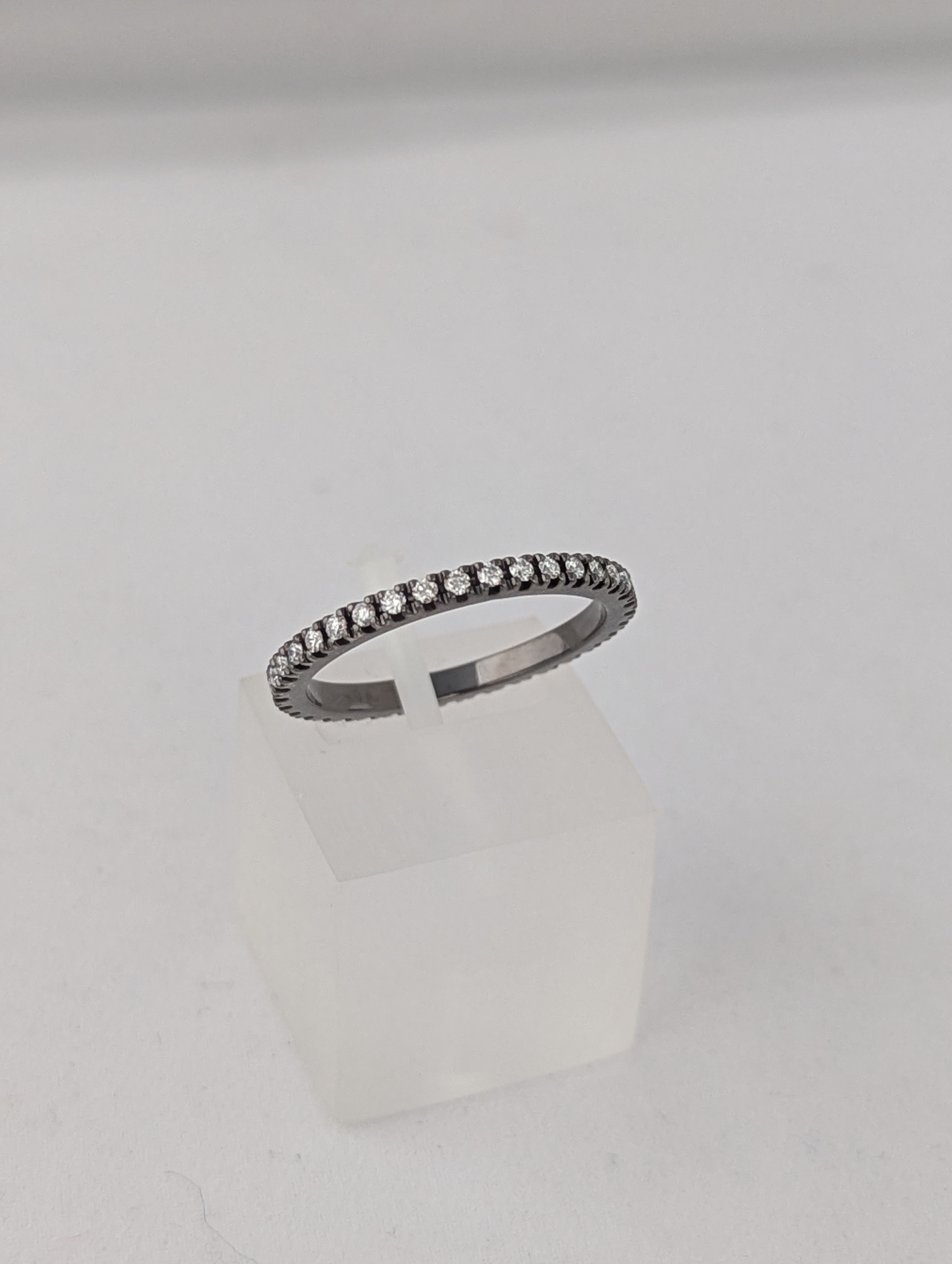 18kt Gold Eternity with Black Rhodium set in Polished Natural Diamonds with Brilliant Cut