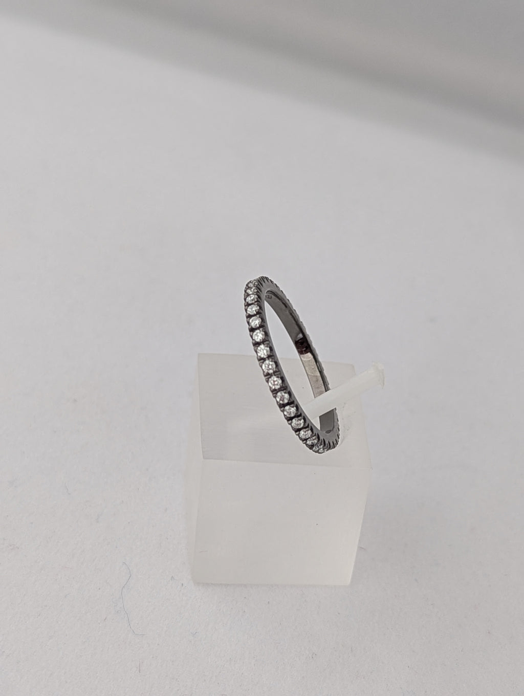 18kt Gold Eternity with Black Rhodium set in Polished Natural Diamonds with Brilliant Cut
