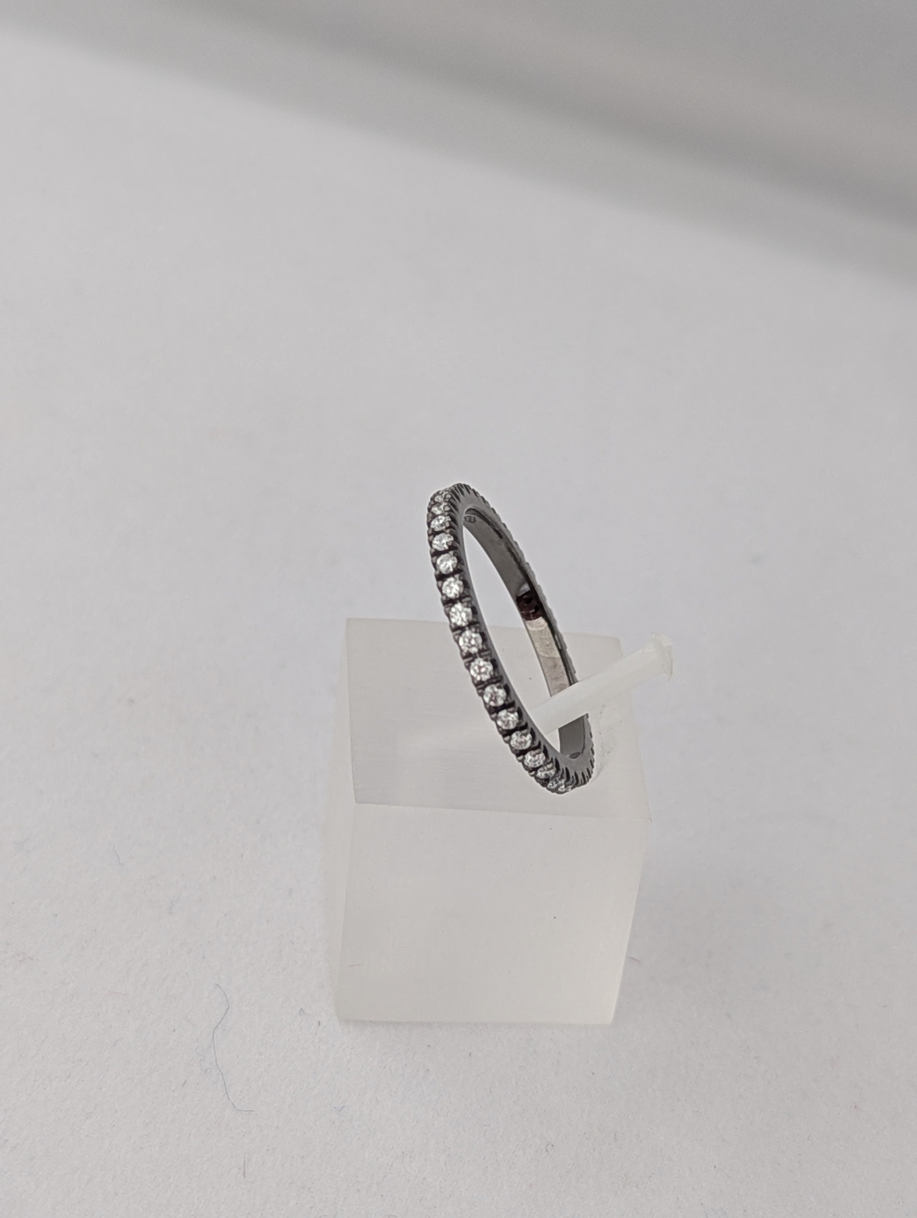18kt Gold Eternity with Black Rhodium set in Polished Natural Diamonds with Brilliant Cut